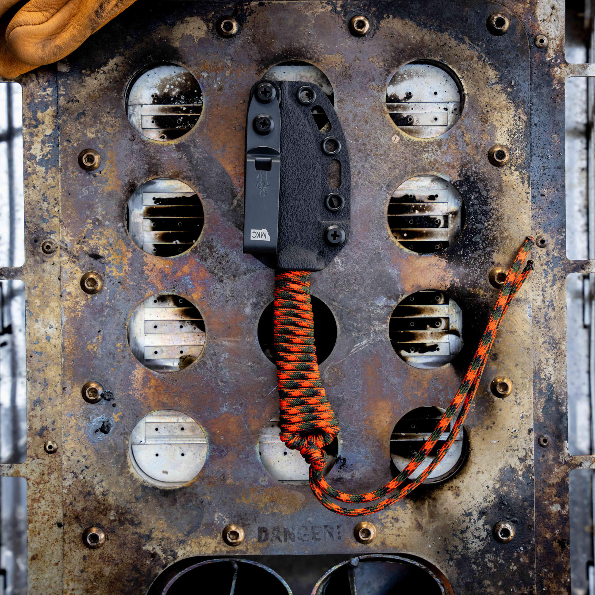 MINI STONED GOAT - ORANGE & BLACK