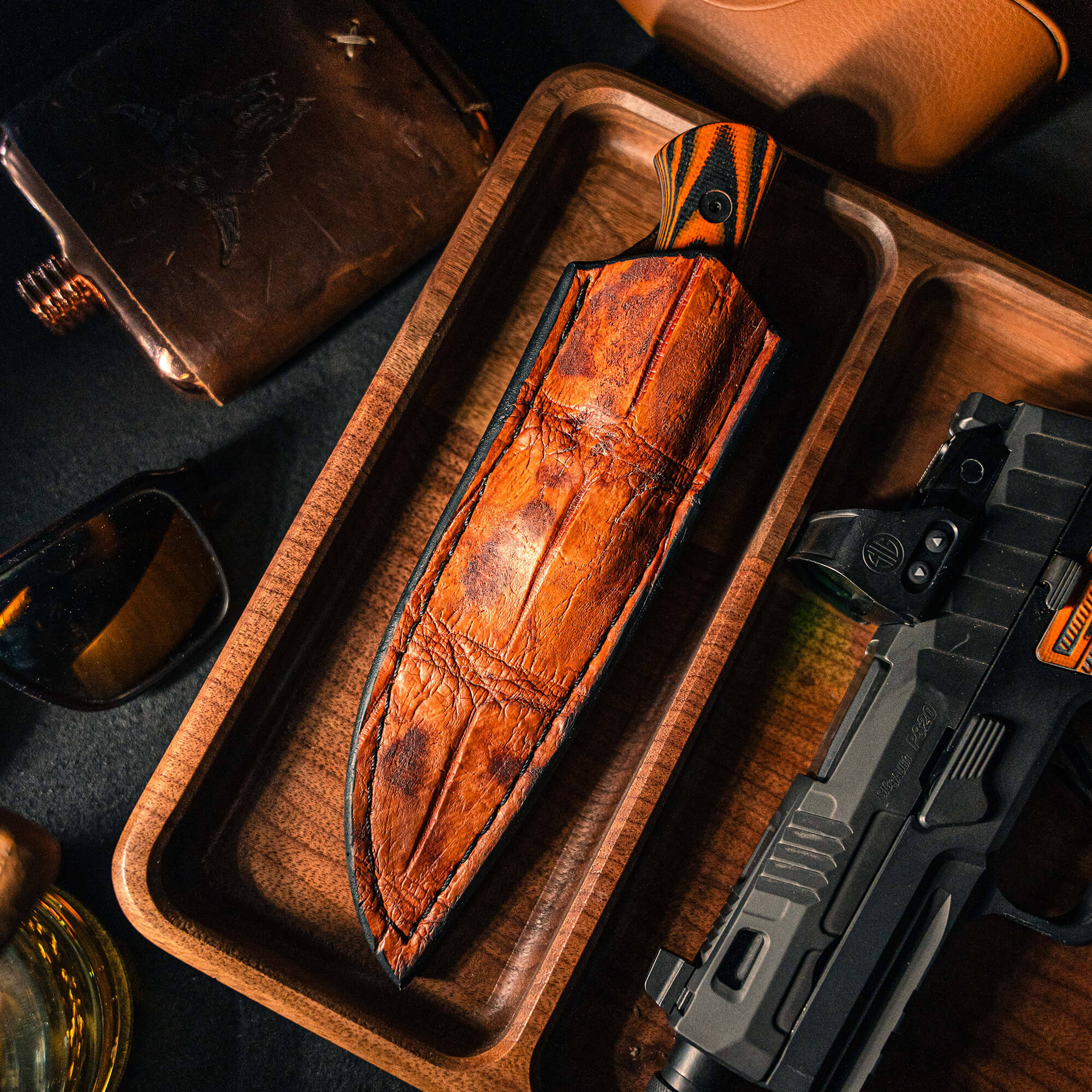 SMALL GATOR LEATHER SHEATH - VERTICAL BELT CARRY