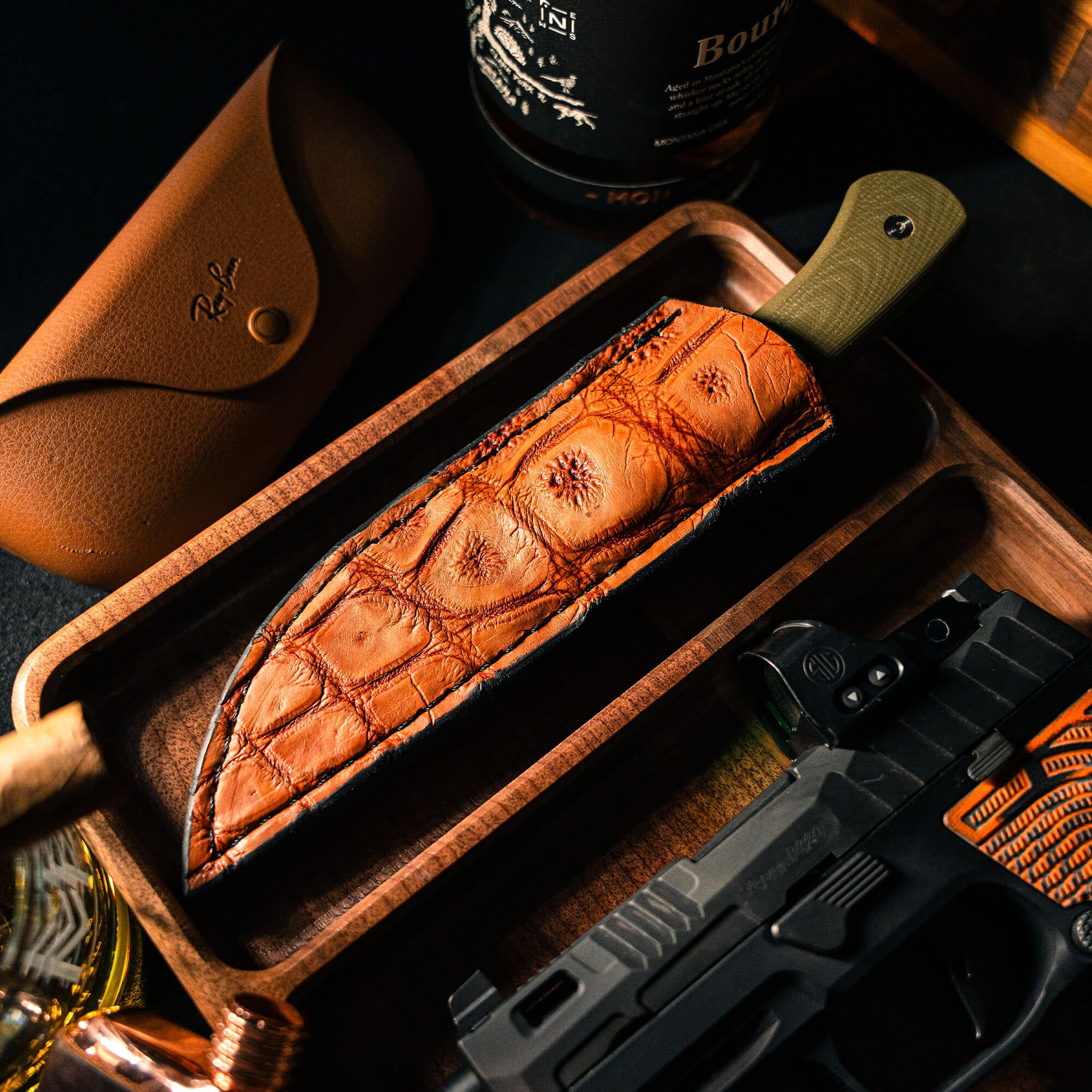 LARGE GATOR LEATHER SHEATH - VERTICAL BELT CARRY