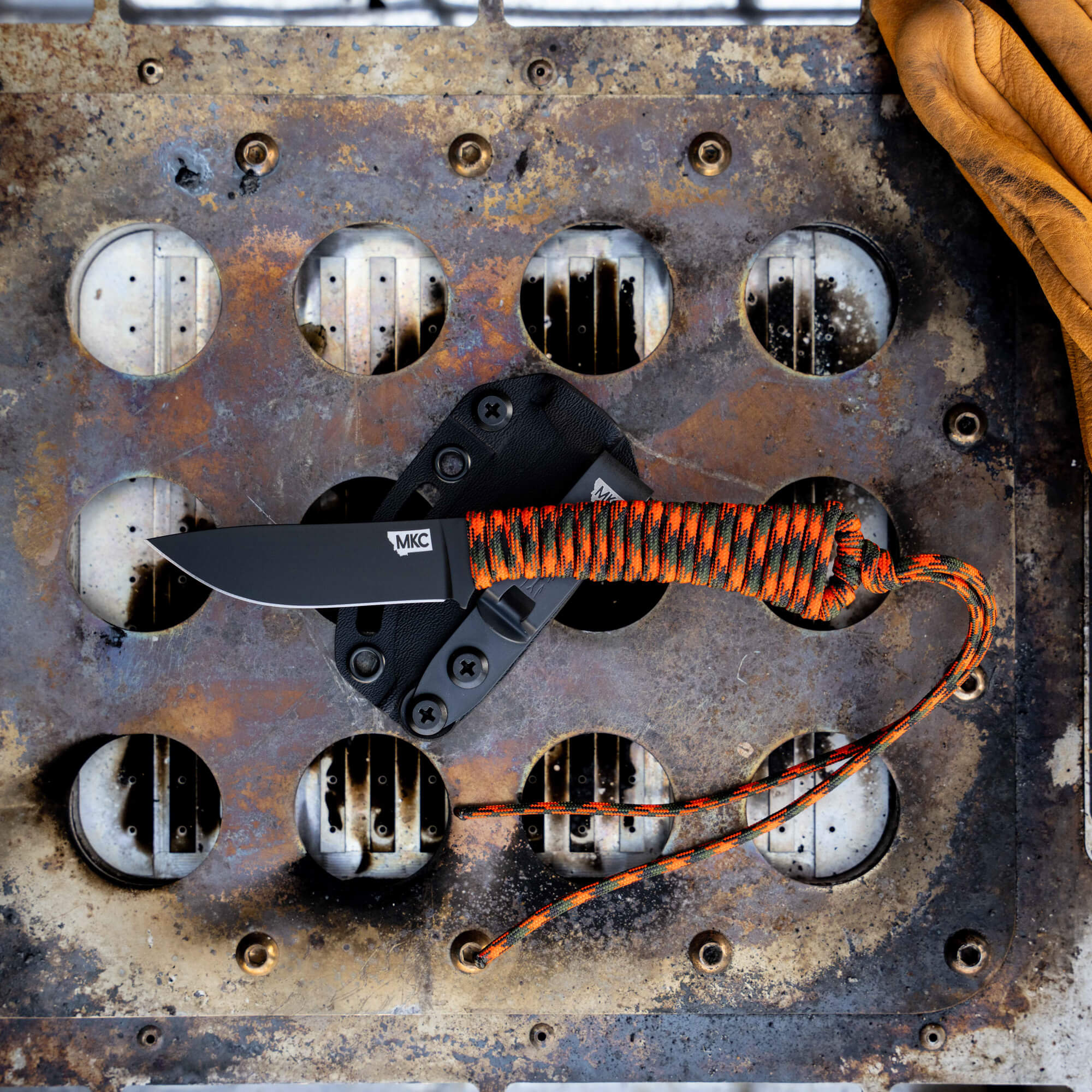 MINI STONED GOAT - ORANGE & BLACK