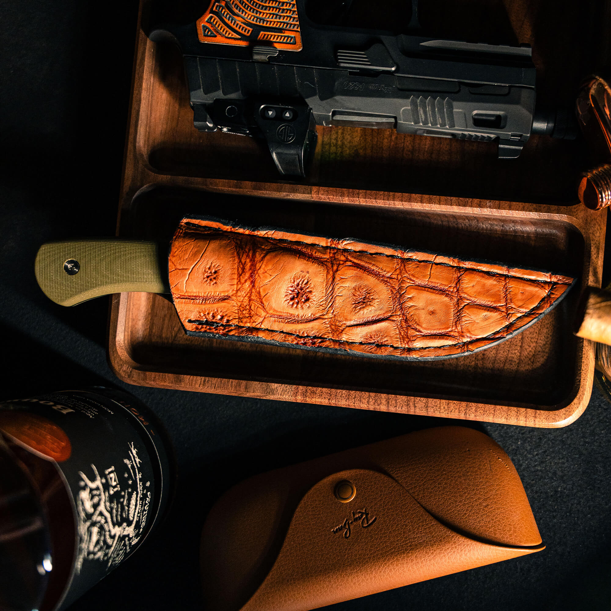 LARGE GATOR LEATHER SHEATH - VERTICAL BELT CARRY