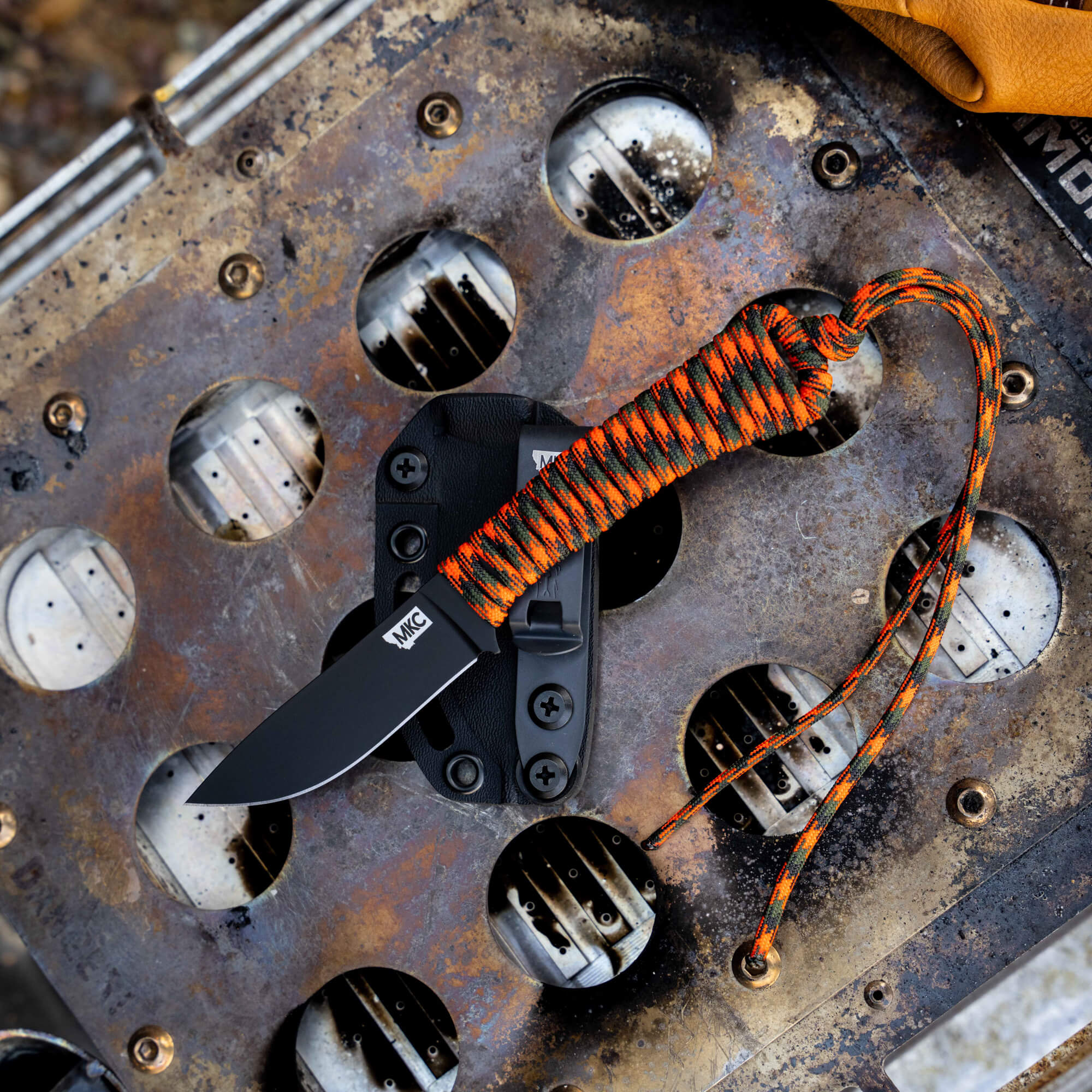 MINI STONED GOAT - ORANGE & BLACK