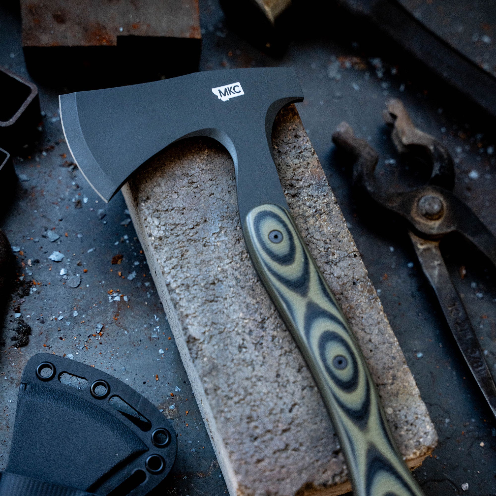 HELLGATE HATCHET - GREEN & BLACK