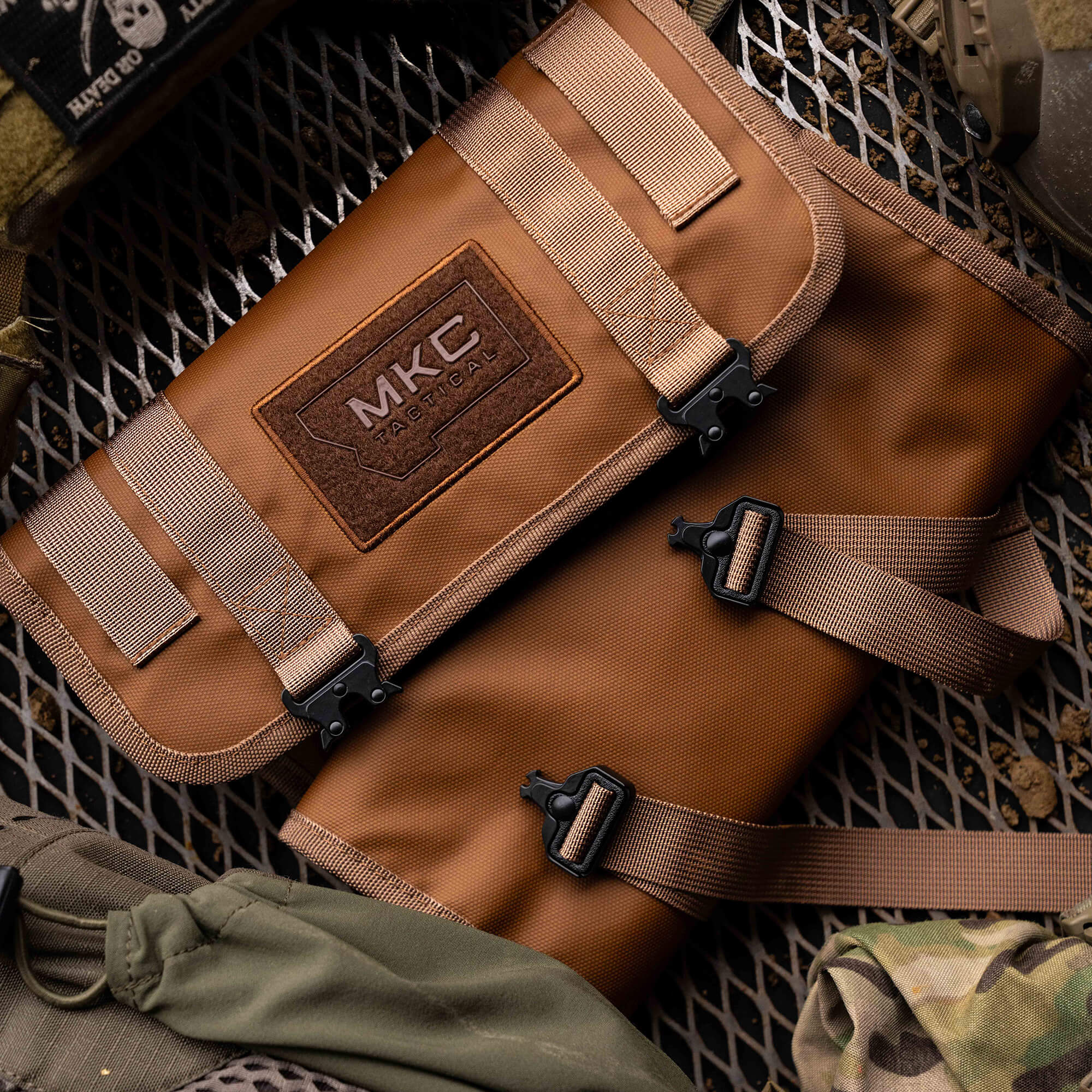 TACTICAL KNIFE ROLL - COYOTE