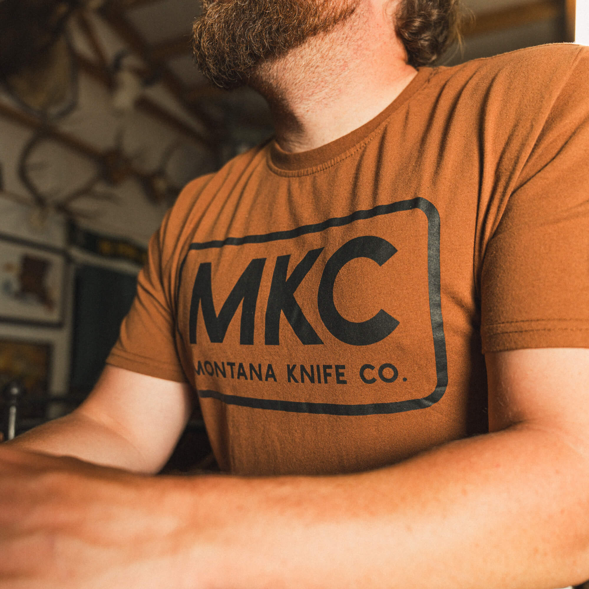 MKC LOGO TEE - COYOTE