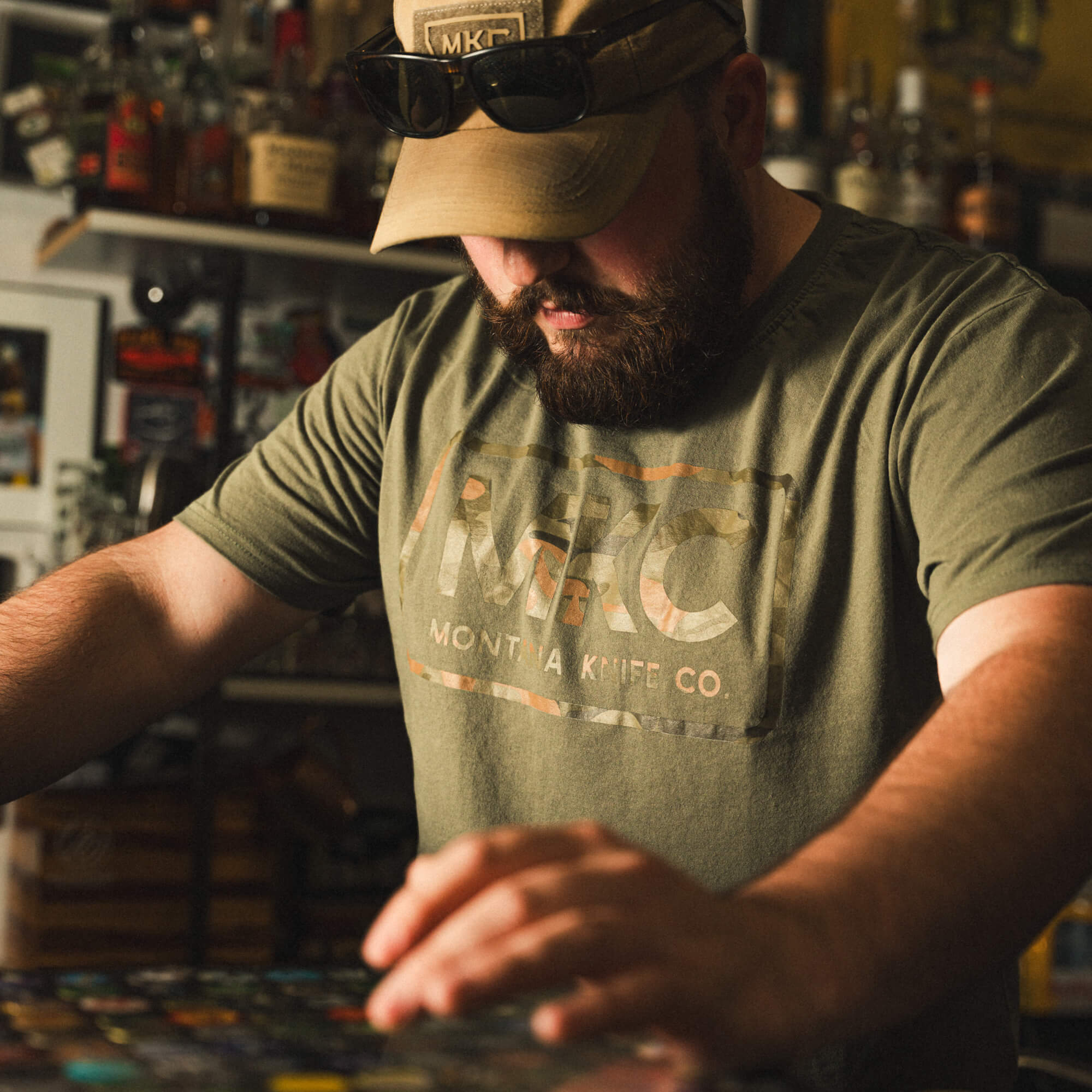 MKC LOGO TEE - OLIVE