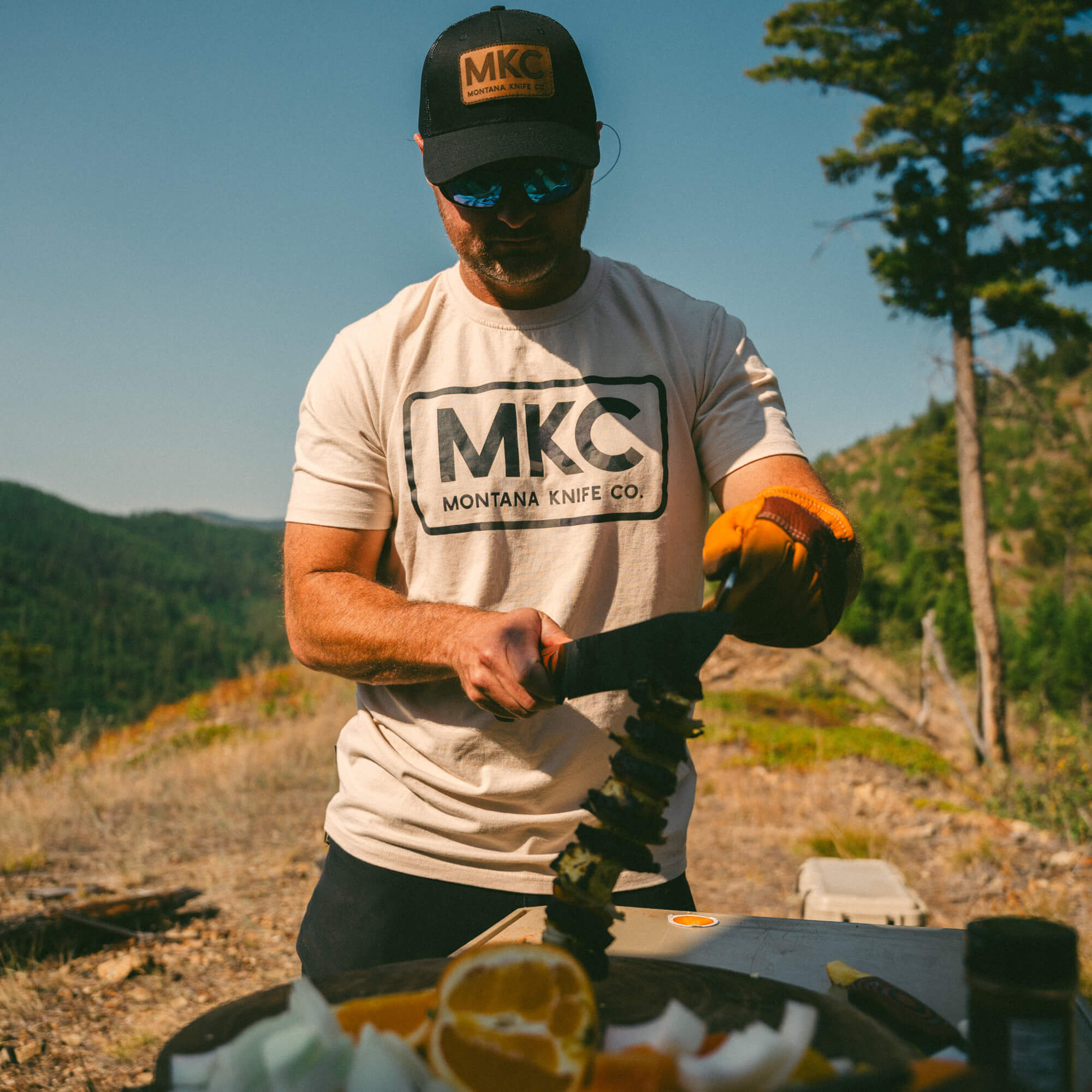 MKC LOGO TEE - BONE