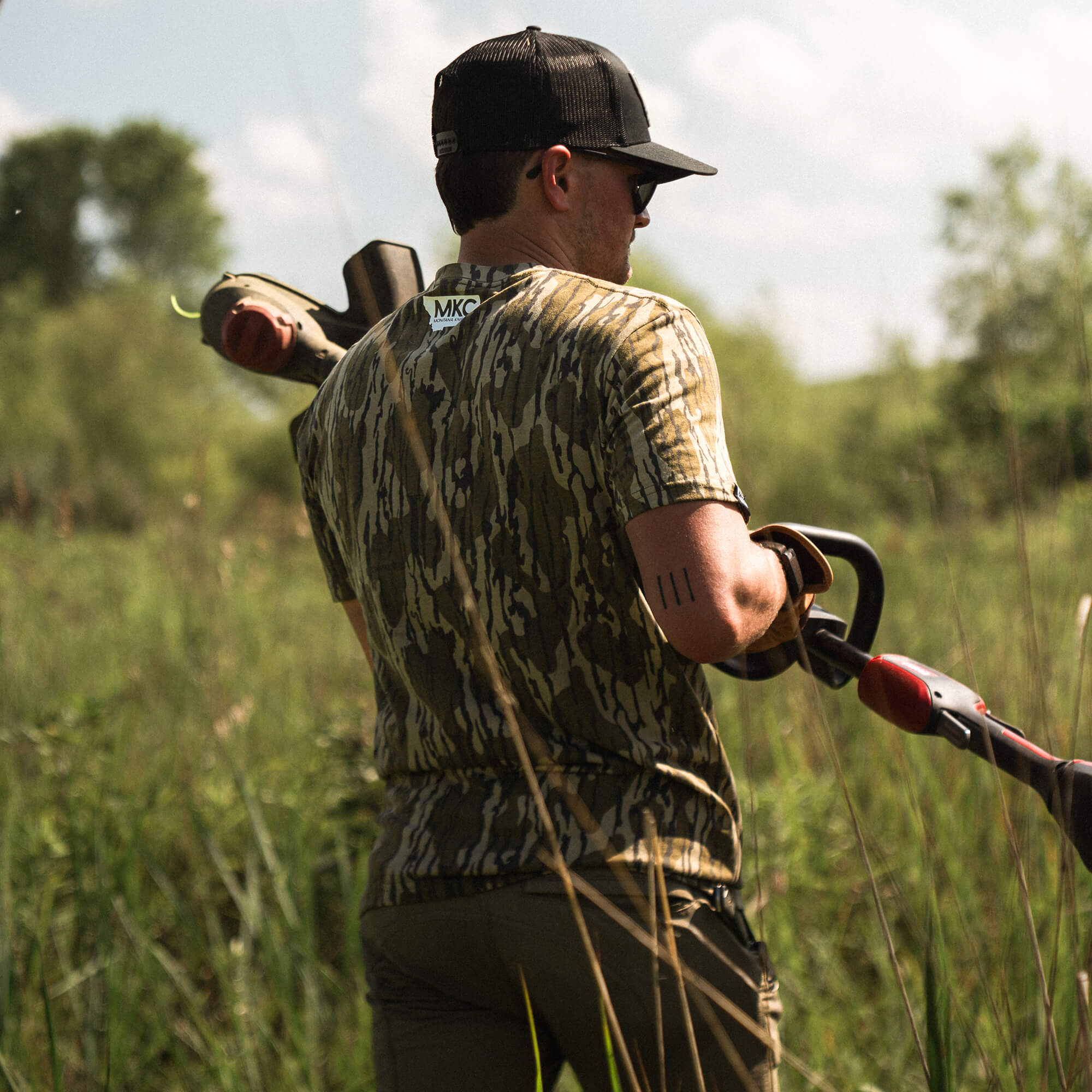 MKC X MOSSY OAK BOTTOMLAND POCKET TEE - CAMO