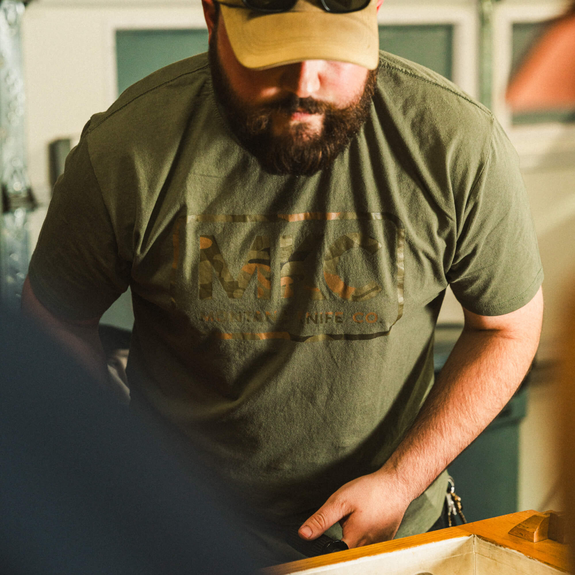 MKC LOGO TEE - OLIVE