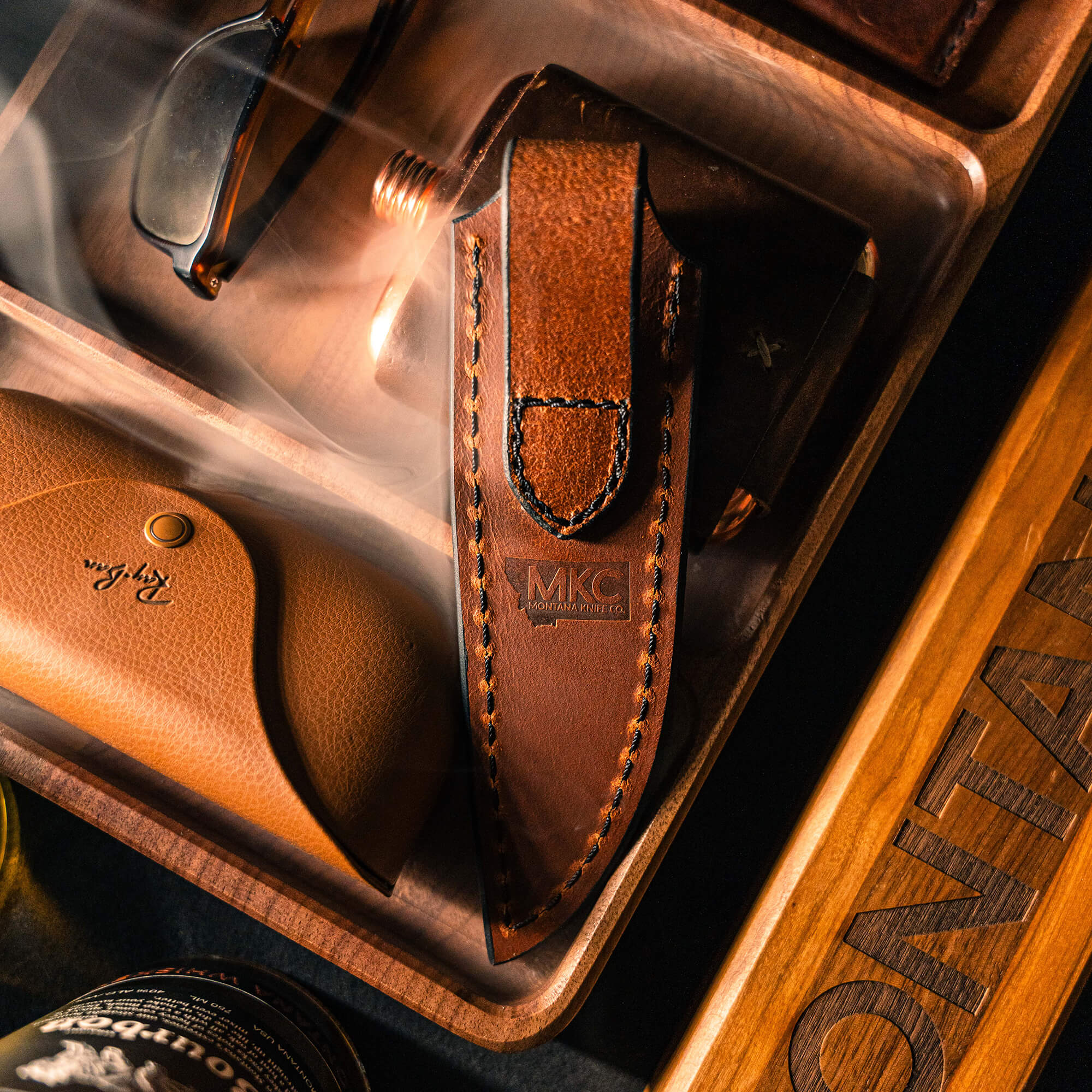 SMALL GATOR LEATHER SHEATH - VERTICAL BELT CARRY