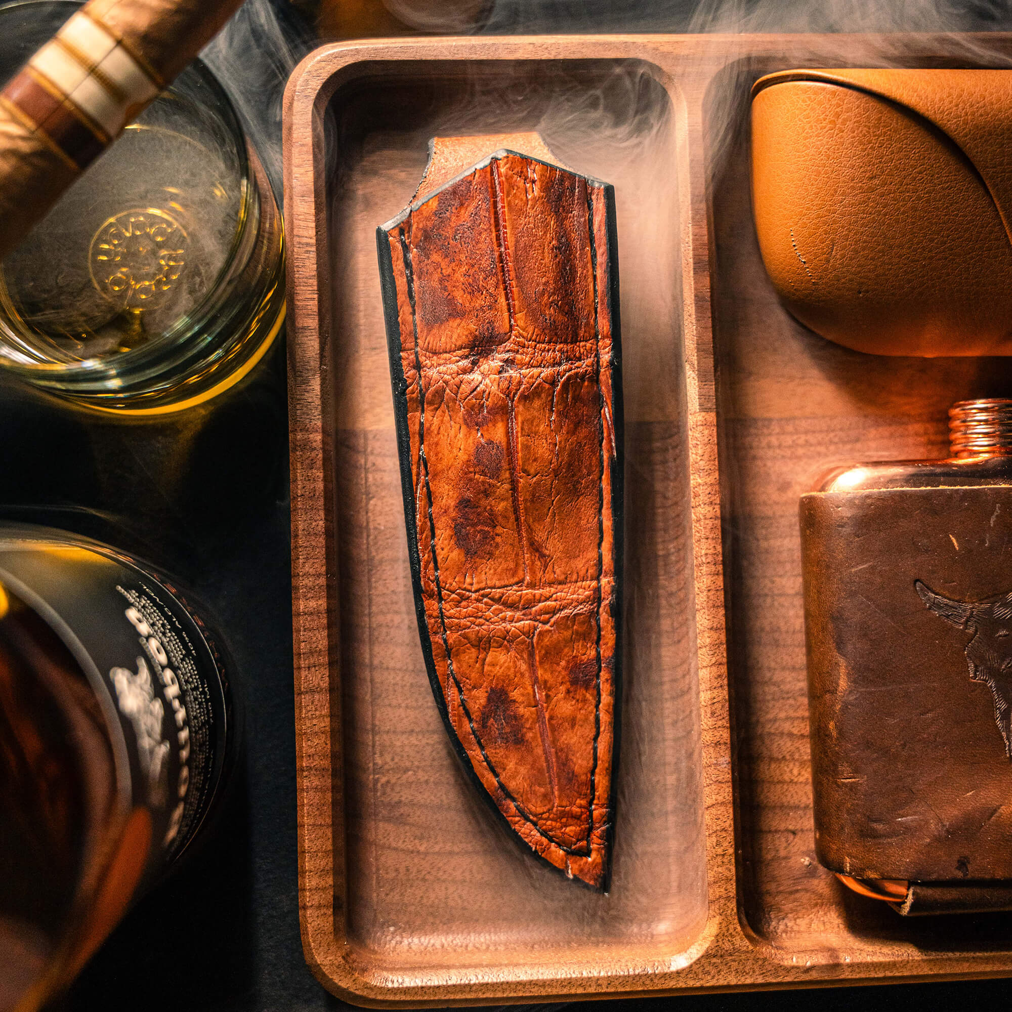 SMALL GATOR LEATHER SHEATH - VERTICAL BELT CARRY