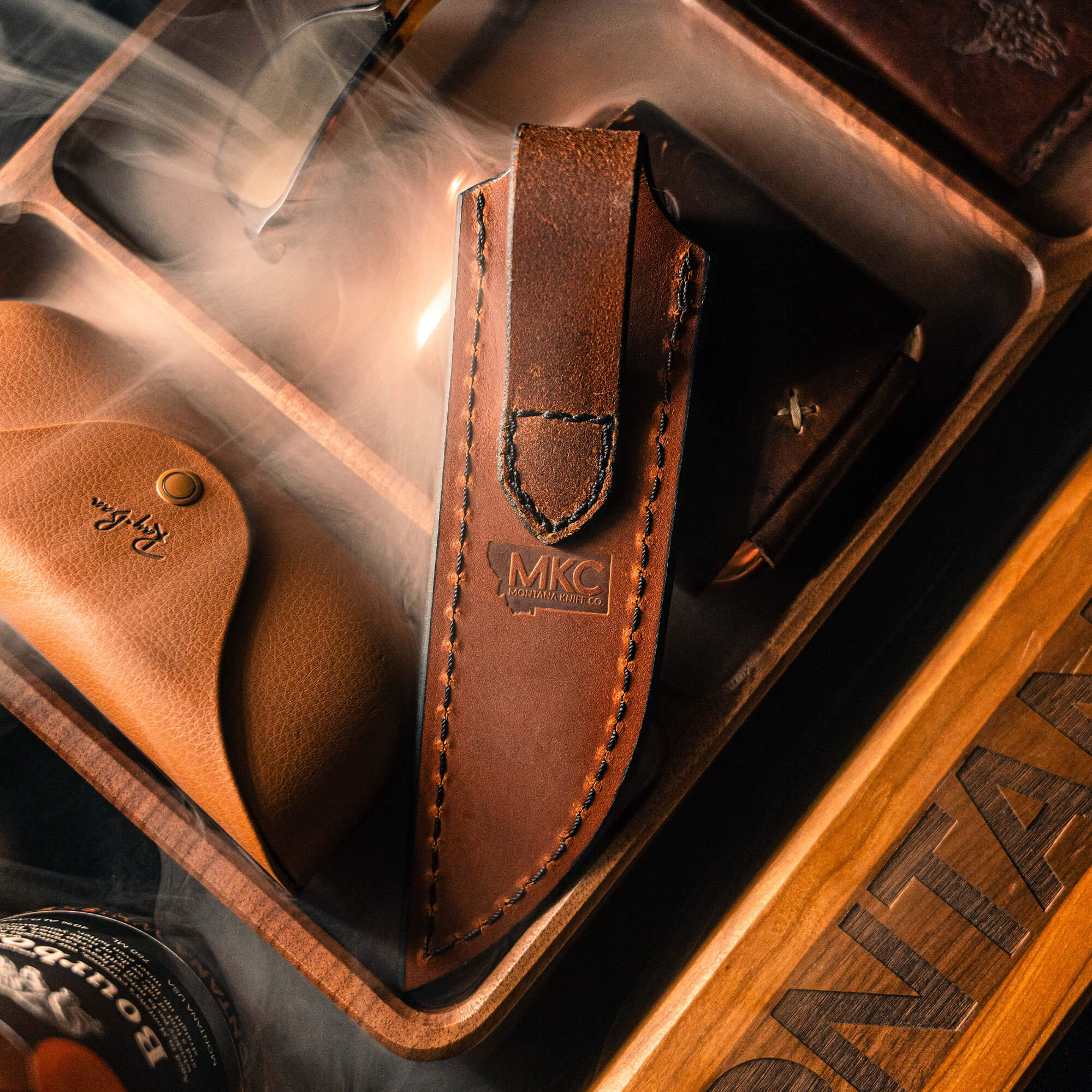 LARGE GATOR LEATHER SHEATH - VERTICAL BELT CARRY