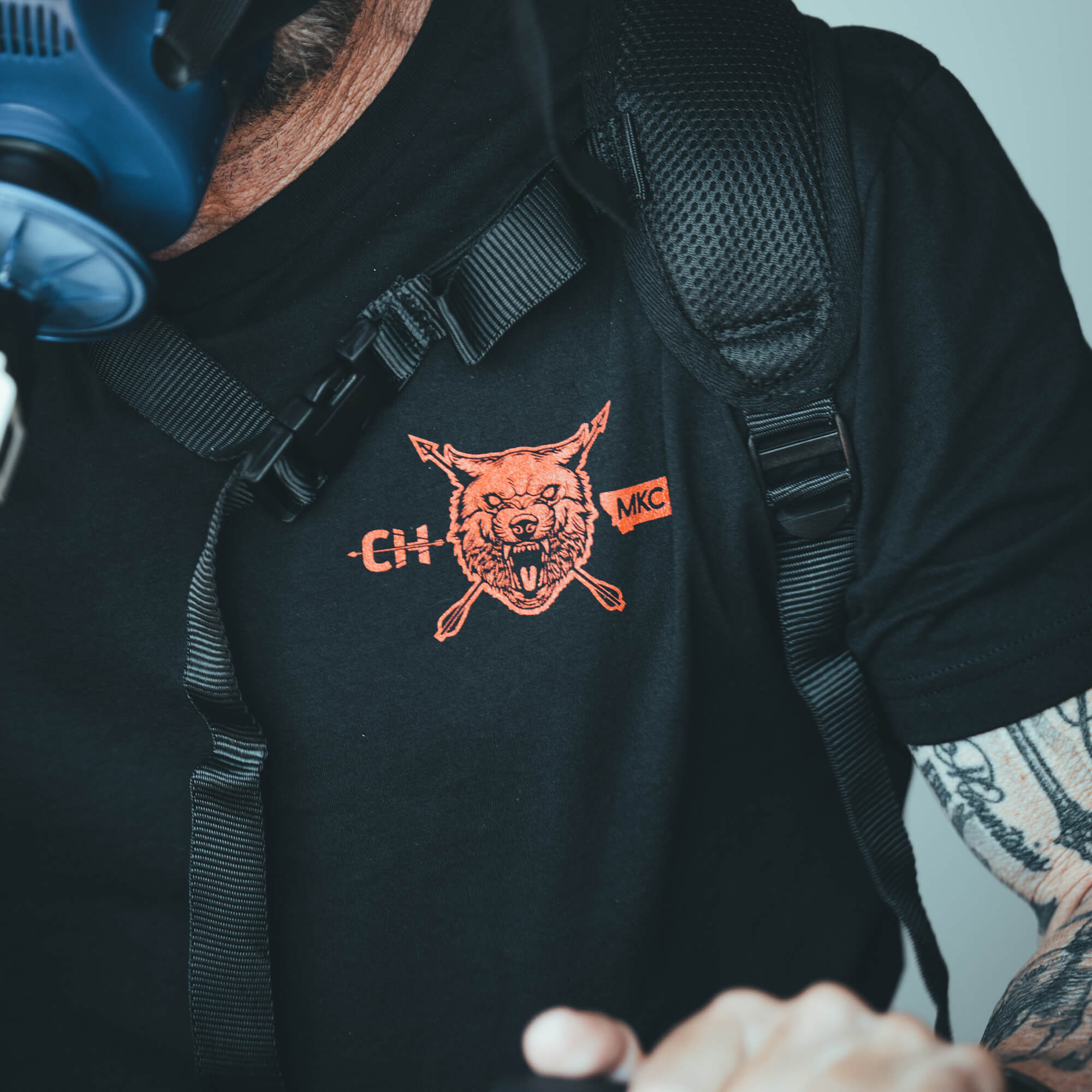 MKC X CAM HANES PACKOUT TEE - BLACK