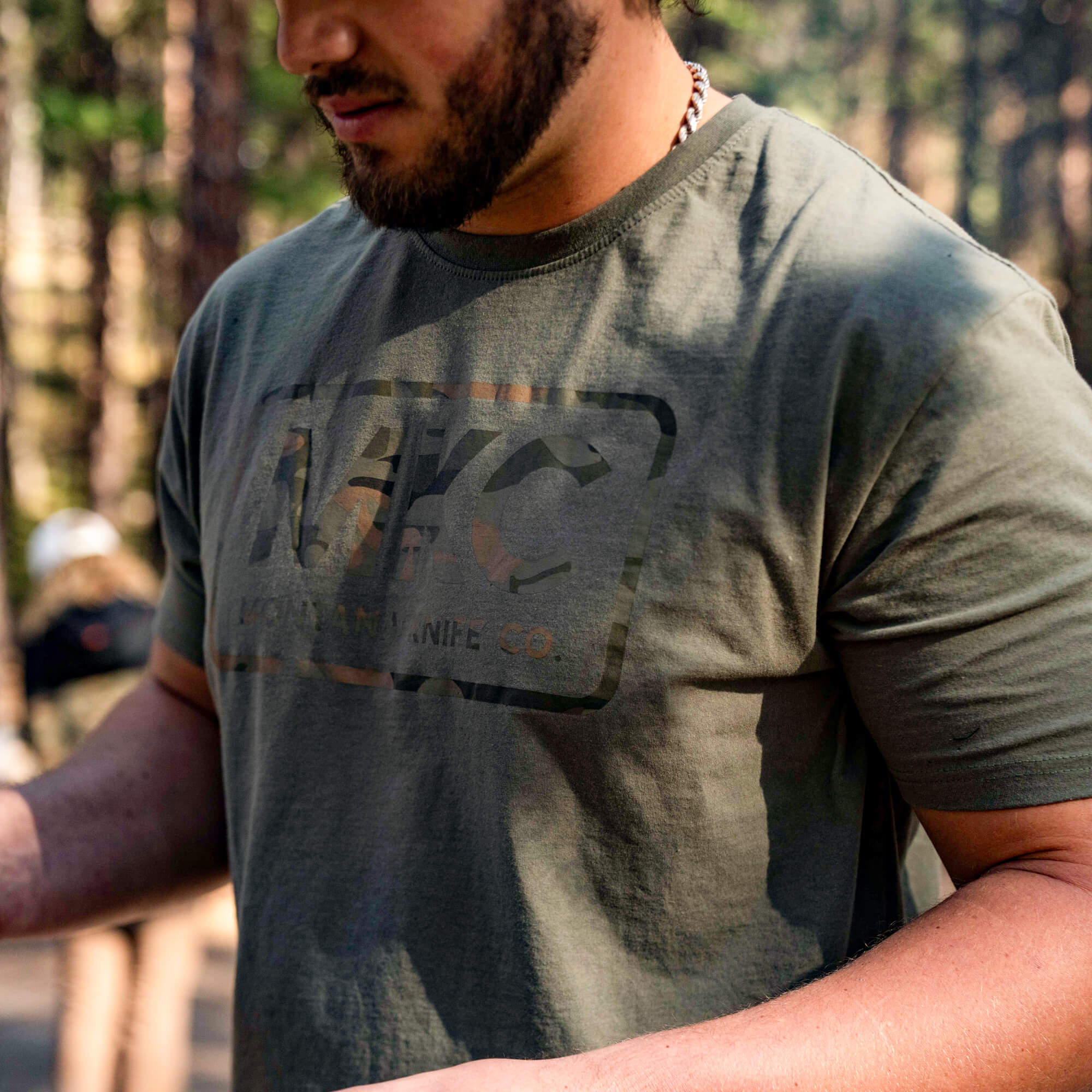 MKC LOGO TEE - OLIVE