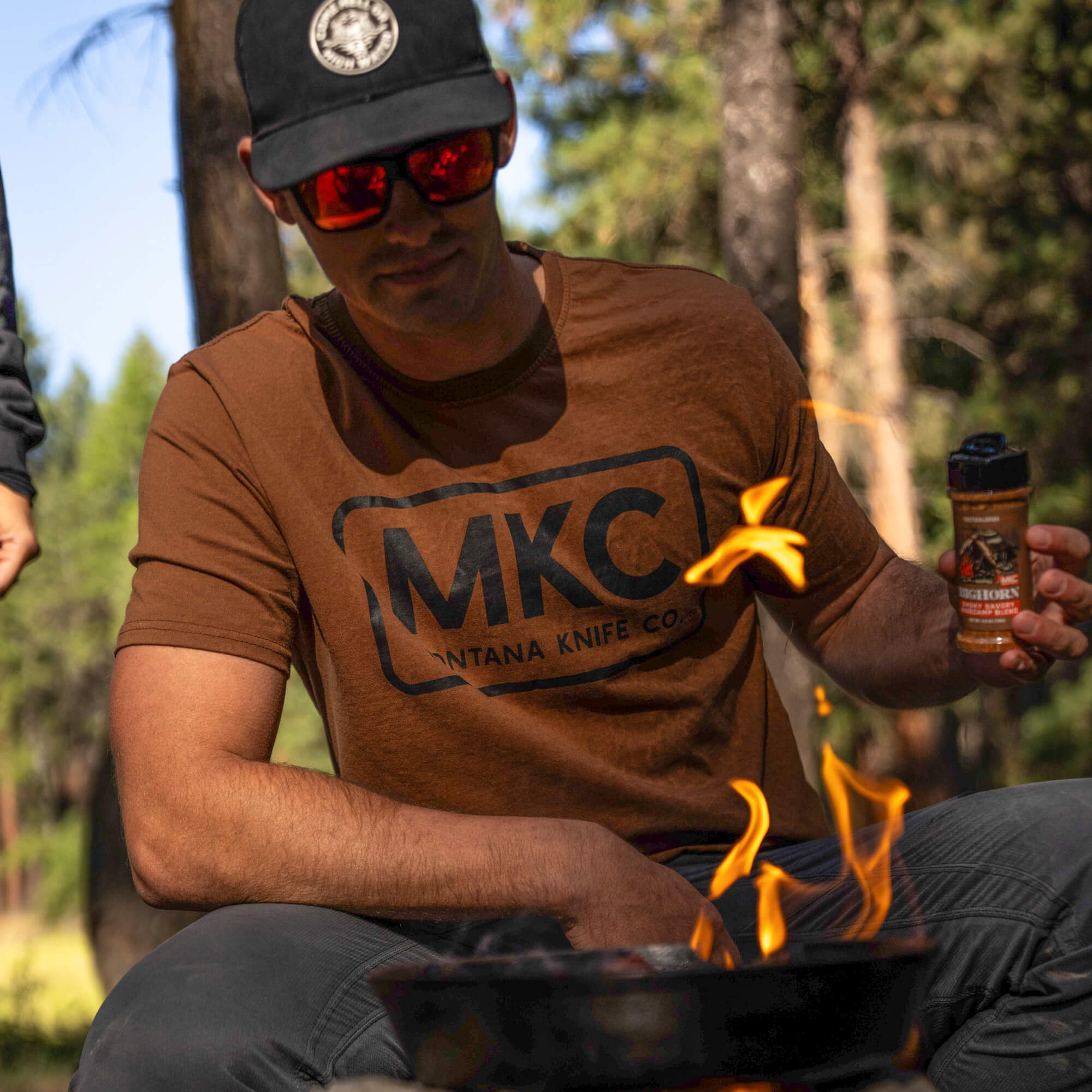 MKC LOGO TEE - COYOTE