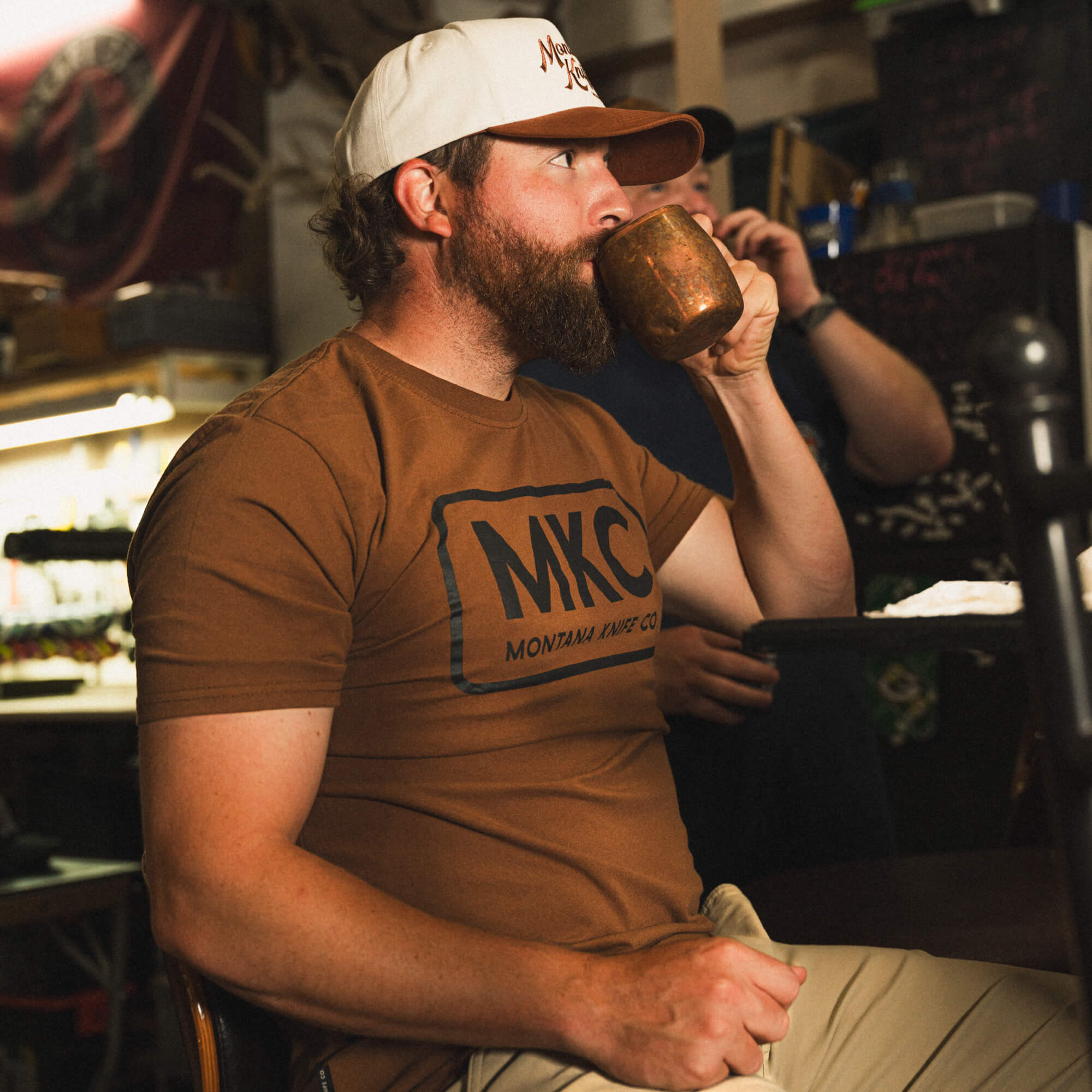 MKC LOGO TEE - COYOTE