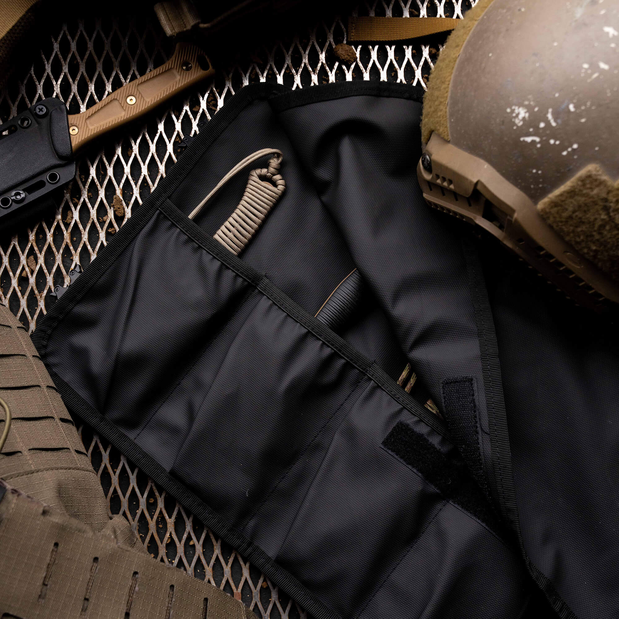 TACTICAL KNIFE ROLL - BLACK