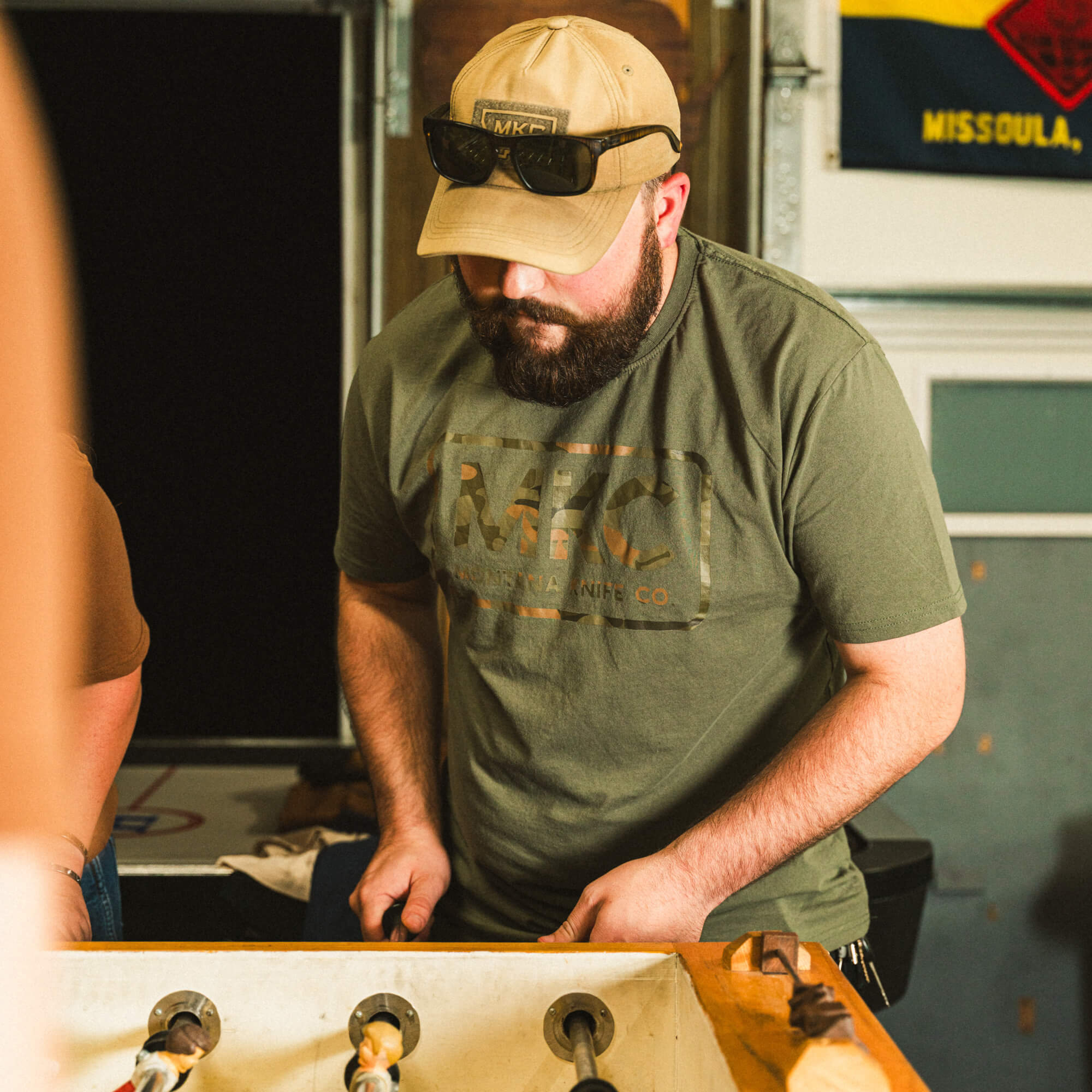 MKC LOGO TEE - OLIVE