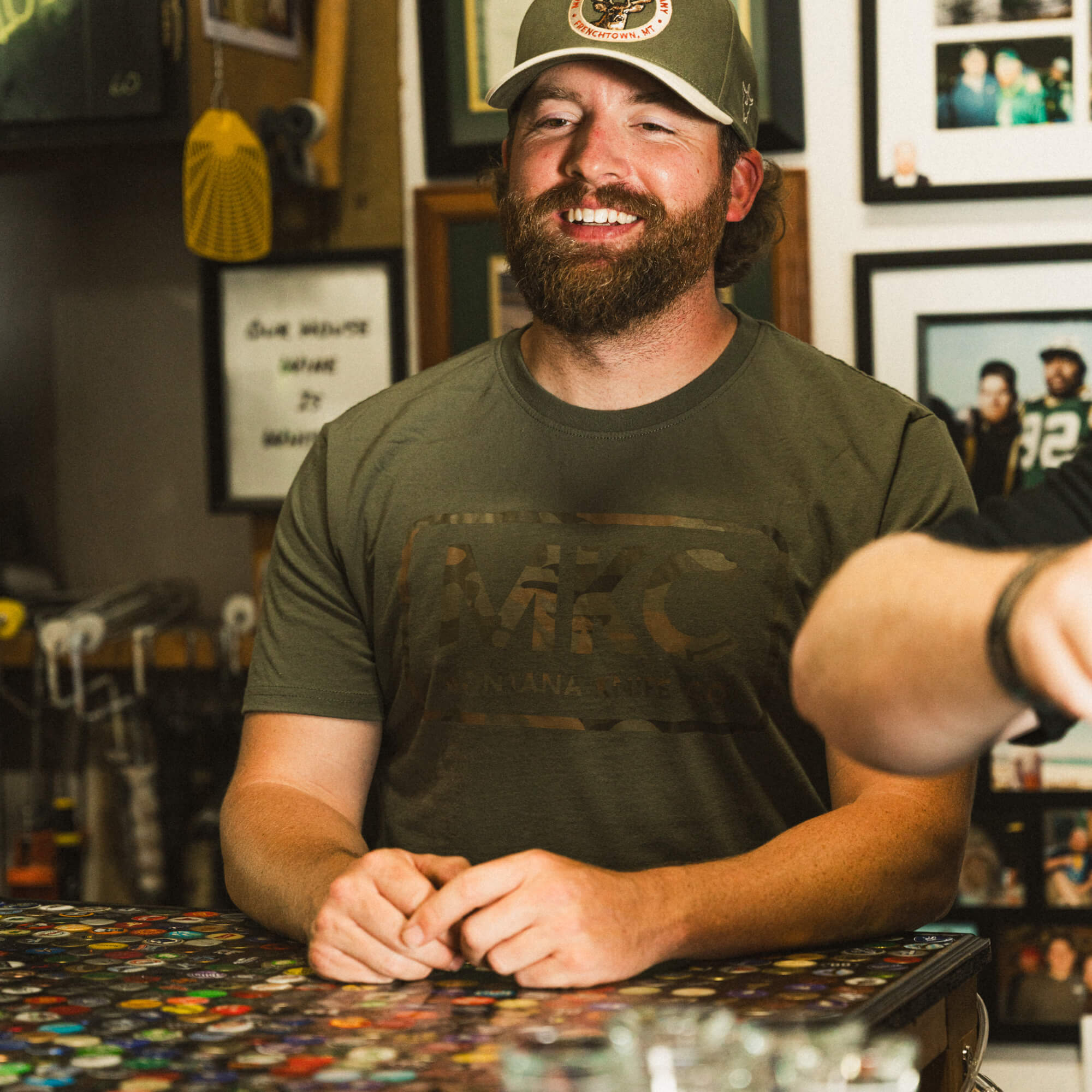 MKC LOGO TEE - OLIVE