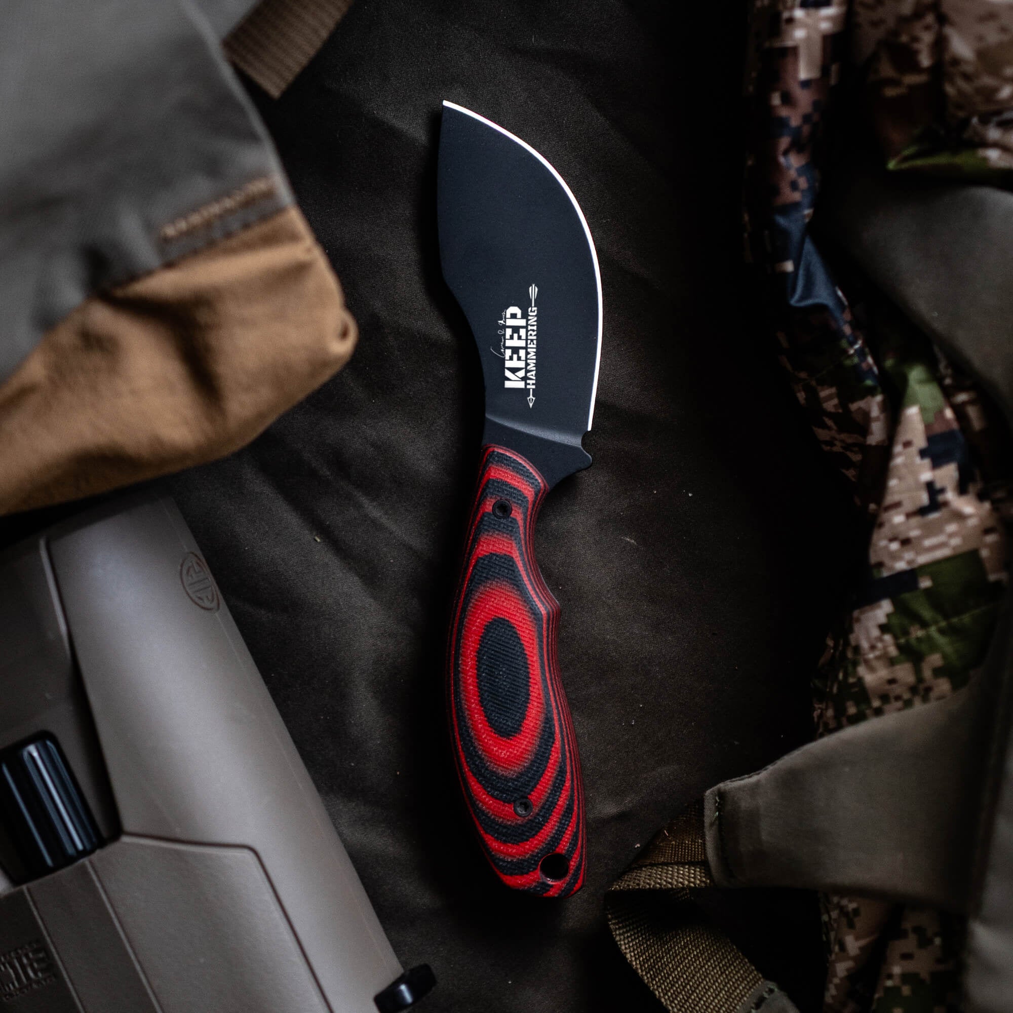 PACKOUT SKINNER PVD - KEEP HAMMERING EDITION - RED & BLACK